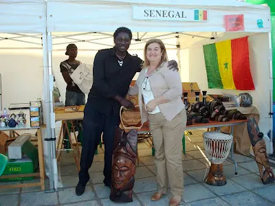 img/b/R29vZ2xl/AVvXsEjQmLsbn7laaIqEt4xfk_YFpd-Vfwn20VNd5-5ePJjBI1UJ7kuksnjlD5KKRoEGyHsgQdpAArA5Hbvt6lm5sBOv9pP-1U6Wp26FCJMXR89x-LtZKOCG3-JSAZNclwNZIkRWFMBjfTDnEnEx/s400/6.La_concejala_de_Servicios_Sociales_en_el_stand_de_Senegal.jpg