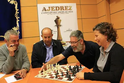 img/b/R29vZ2xl/AVvXsEjLOh7XBnEisqfqzuAfY67j83rzCU7706OSwLWdezltNZXdEhS9swjlCqhzkWK6KNCTTYLaKSNhkXJDxaUXeHsP0pkpBaqh7D_P1Agpgiuza-tRr-Gsv_FgPu7EbkqrPnWCNJ7pjk2idCQ/s400/Campeonato_Escolar_de_Ajedrez_2012.presentacion_(2).jpg