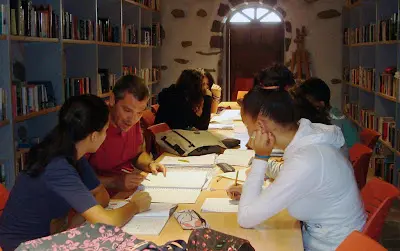 img/b/R29vZ2xl/AVvXsEiGt1SjEOSQ53Vgvikr667YGi69Kr70uKU0p2gp16Uxz62n3pjke0gB8cbNQMJUldCcr4Aj_wGEDDDDMTbJ_3Yvb3HPwvHsPvmufxXtsAS-ghnRzvAlFGj4E99EM0HsUlKGenQARfh0Hso/s400/Imagen_de_archivo_de_las_clases_de_apoyo_de_este_verano_en_la_Biblioteca_Municipal_de_Antigua.jpg