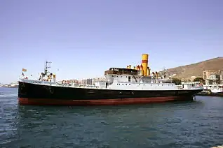 muelle de santa cruz de tenerife  botadura del correillo de la palma tras la restauracion del casco en  nuvasa  hasta el dique  del jet foil   arrastrado por dos  remolcadores   autoridades