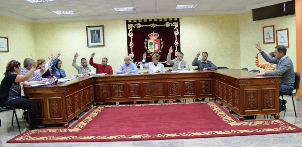 img/b/R29vZ2xl/AVvXsEgqj7S-l6pAUcnFjxesoo_0zeCPiTYQsEa5mQ_-pbmsz77DAH22HFfidXSfA4wY6X_FSP1LFEg4H_afa_f8ZL-mcCOtPtZWj4R7-VI9k1nrSNoeSLTw0S-lR-FMR7BGzMbOXxi-skH6KWE/s1600/Pleno_del_Ayuntamiento_de_Antigua.jpg