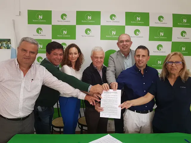 img/b/R29vZ2xl/AVvXsEhBCSkCDvzE7ziSGDwwIRqrqDTcX99XN87SkkAyMHBTBoxnj63_l6en0yGpYusufXtghz3V3PkHeloP0ZTPzaY8rotPvfkJPyCuNWYuv2IbCyZzAI_C6WfxJV4Y2F97-fXxgrJNilkuTATq/s640/Firma_acuerdo_Nueva_Canarias_-_AMF_1.jpg