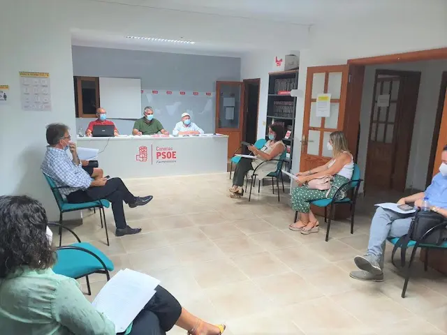 img/b/R29vZ2xl/AVvXsEh_dr9i_DGI4rCG5T1K140hyXfBZwjiMmnhYMDtgnhDT_peq55dGGm3ljQo6olsRaQmT-6N_JKjbUVOf719dxN1KKBiMsgAt_nTzEiNQsBhIYHX5JokQ3iMYIfvzV_q9pRwUeZ_12aADdFH/w640-h480/Reunio_Directiva_Psoe_Puerto_del_Rosario.jpeg