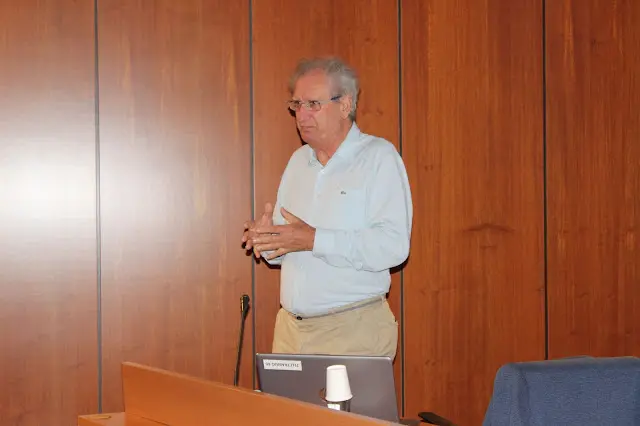 img/a/AVvXsEiIJl2KhSypL1W_ap_4n-HJIVDS4X-QBIqFX5PmBitufguAuLWCUKAmYxN4gjDTxplZuraKGPGKJMmLBZb4vGoLGB1AlAacQmJgkTAbCPhwA3ZZEBuSEdtpmN0foPzoqCaN1PT2aJ0D5eyOOyNy7HdCvLQPVbINu7Lmu4-P6oDRhjjiMa4QJmG1C2Jl9w=w640-h426