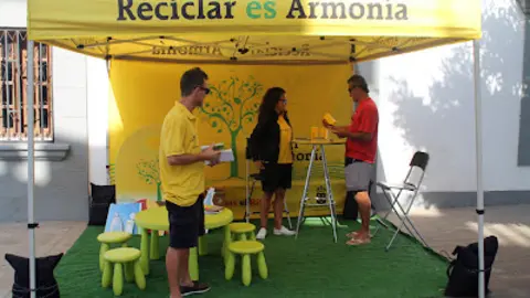 img/b/R29vZ2xl/AVvXsEg4SxlnX_z9VQ8sEE_qdzWloy9Rmd0Ti951mqTcCPr4ZuOOrA-e5Da2fI91aJeyNBrmgKRly9-7KfsP-K0H7s4XhmXHcSdiTFvXUQdlpb7y7UadTtd1i7sl2nNrIzoiBqBigQlaE5woP9Y/s400/La_campa__a_Reciclar_es_Armon__a_se_desarroll___en_la_plaza_de_Antigua.jpg