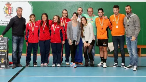 img/b/R29vZ2xl/AVvXsEjADrCiwV9q7sa0-5uGACNWItFarnhn9r1aUIRrY7-fP8COtyQI9izB37TfNkVCb2ZoYIFq7leK8t-lS8vNL0X8H2vo2q6cbAf4Ow5-9x27FJ7wc8evyne9K_IKWLfB8v2gefG4QXJVCxU/s1600/Vencedores_de_la_segunda_prueba_del_circuito_regional_absoluto_canario_de_b__dminton,_que_se_disput___en_el_polideportivo_de_Antigua..jpg