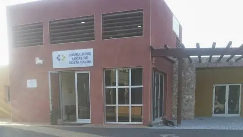 img/b/R29vZ2xl/AVvXsEjdFQVOk2mHEUaEol6dSltRCML6yd5zcjUbN8Nct5NK4_DQgyGfIF6tFCVGl5mYoYQa4e5C6KnUBl4y9X7J4MsRJqPl44zlrQkGqj6_qXE8tjM0xX6azNy2GIZuaADWOH1dDMCXx3tR-hY/s1600/Centro_de_Salud_de_Costa_Calma.jpg