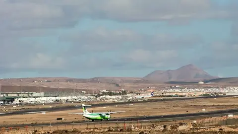 img/b/R29vZ2xl/AVvXsEhw6prkI5Q3xAoNVsOrQrTwnar1vfXvTVe7w7J4nElDBN5CJKsn1n8tq9TZfBGL643zX0EMM3tB_f88MX_15OewOLzJnQt0HvX9B2oCYu2rHukU8GbM08OryMhNYP4BwUgfXnYuyQZBAKo/s1600/Despegue_en_Aeropuerto_de_Fuerteventura.JPG