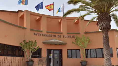 img/b/R29vZ2xl/AVvXsEitrRMJUPncmqaez747hSiBicsTU8_se8U1T9ptPMcdxLABSNJhRwXDrXrkwOYGxpnXt0zI-cpeq7988eCQGtPhNSz0PwYrxvY0tDQpCFWCMeV_cSWKBMYsaFvEB9onMdG9c2CWu8_1THxU/s640/ayuntamiento_de_Tuineje.jpg