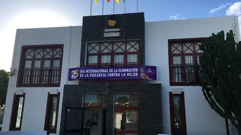 img/b/R29vZ2xl/AVvXsEinq0D5u-OtSPFzPFpIR5cZZ1lWIOS1qYrc8qbTEVb13vxYLnWL4g5XitsSCONURkbC5R4ft2X0Zb9q0ZHax53hLl-rTwxdxZbDVljhBY-FbnaKPHBfcLZ7mgLR8QoPHbCuclg8NmK3oNQ/s640/La_Oliva_conmemora_el_D_C3_ADa_internacional_de_la_eliminaci_C3_B3n_de_la_violencia_contra_la_mujer.jpg