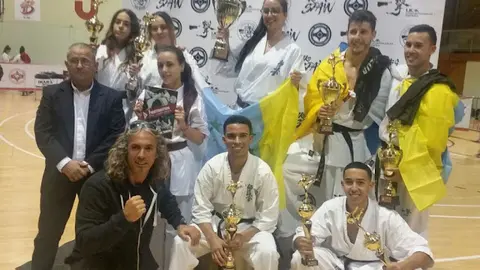img/b/R29vZ2xl/AVvXsEiQ4FFrApVb9yBi4YNiN7M53WADHXVBdIGJjCUzce9dtBuSJCct0zBoJVf3HJvwGbEzeIassXvTwFtDlQQpzFiyTdf3fNnMw-3Pp_66Jfp9n2Ct21oXdI5Ab0Cqwa7_nT4Pz9JxCADZsDQ/s640/Fuerteventura.-_Karatecas_del_C.A.M__27El_Jable_27_despuntan_en_el_Spanish_Open_Karate_de_Badalona.jpg