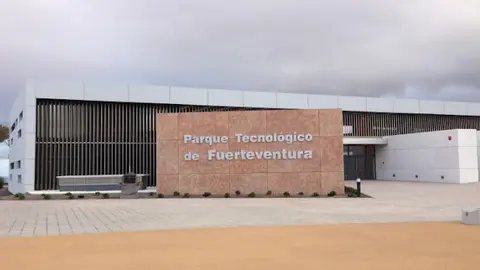 img/b/R29vZ2xl/AVvXsEjPTkgA3d5pIfNl_NAhS7UKXhH_uY0mH84LYG-Eo5V582r-JwWnczGSre7Mh9rmSSsB5K8hBuXaTDuqWpOkMIwQK2cxdt3gEMdhAOwOtR2W5UW-L3Nc0SXM2qNON22biDf-9TN-GY5RHfs/s640/Parque-tecnologico-fuerteventura.jpg