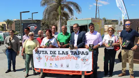 img/b/R29vZ2xl/AVvXsEgx9CnWaoWv480j-u51CA1Vy-4cBEOmV4FOlHIAwDQutzz6qW30AWpV5DPeuJqjnpTDqmx96feth2LLxPGcEmWGE0ZdJTcgbNCCs7uLK5UxsgGeuNvw8kMv72xolivC60EtKubC9d91D8GW/s640/Fuerteventura.-_32_bares_y_restaurantes_del_municipio_de_Antigua_se_suman_a_la_edici_C3_B3n_insular_de_la_Ruta_de_la_Tapa.JPG