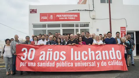 img/b/R29vZ2xl/AVvXsEjcN-h6KwYsiJZgzHZQeqXtZJiQNXfU7m9xgXhCB2hC_GpwO4H9Yzxl1wFVsIhguQa-An5Yu9g8JCo7UthK_EHzl_7hArRCQ6IaP8yzZeyovcuS_J8u-OeNAnkUhixv72EvuwCscE9P739F/s640/PSOE_de_Fuerteventura_apoya_la_concentraci_C3_B3n_para_denunciar_que_Canarias_sea_la_comunidad_donde_m_C3_A1s_se_espera_por_una_intervenci_C3_B3n_quir_C3_BArgica.jpg