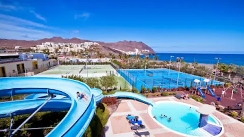 img/b/R29vZ2xl/AVvXsEgcfMPSjW5ELgwbzlrvJTaGerKlc2JjFQ-ujNcgGj68ZvXTxXYIQ6Lsk3XLAg9JPFOiObwL267X5PELDxO4GgtCvVnquoS-SrQbQh7cU_NK-ZCPW5vSj2VKjm7xJ35vqR2jL33cUekCdGTx/s400/Playitas-_Resort-Tuineje-Fuerteventura.jpg