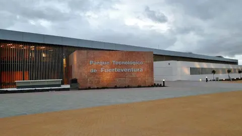 img/b/R29vZ2xl/AVvXsEgnhbLz8Cf2H19gcy_SggBWxCCFZbzmnXV2D3zV5ExJqpeJEoWxr-PhziZFnfeoZIPAAcesVzqDCnxkgBKBIq2-_S32tScgM2VxGsmTWSjVuX2905gUUYpNaQFgU0Ehu5kEhGgPV_1QHPa7/s640/Parque-tecnologico-fuerteventura-2.JPG