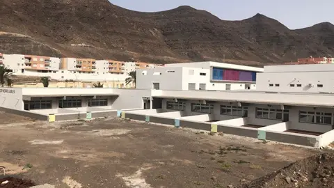 img/b/R29vZ2xl/AVvXsEiatQb5lUXam2CFVboYUmBSYJFGejP98EtjLp5JQvnsZ6LRIY0zx0renFTROMaNp9OiVkRjPzG_-pHBx7hweqnQtXIWcYd0GGi0iQWmS6hAGGrRAAKjUQIBUp2LdkGUOqwsN7RkwmUhRlPK/s640/Infraestructura_educativa_en_Fuerteventura.jpeg