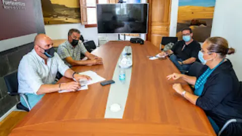 img/a/AVvXsEg8vB95lMt_1vDi_pvOrRz_bb79v7bpzbU70vTrNShi1JIAMxumsSL-f7-RwWHmkJnqJyYArlpPx068O1PGzMcQS_eI5uYkC0WnujdXNl--kU2l_zX8CuUkz2fM6Yrm_YxJ1WJAkkuivveH05wwBM8udbBF13hwwjTuQuaD7Jnq3b-biIpVNL2cRrw3Dg=s320