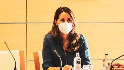 img/a/AVvXsEhAha3z4GKEi5PVz9uAQdbppOcIQI13AF74LCzkThjPnalb--61m6fmq9qZ4TU9GOONxPrvFRVoW2HQkk3P8jGEhImxo13kAZ1dUyXiAR5WZOpdBLJ4oHX0CYRIvMuMnXW-cSGcxlItoFFWVToNpFj5aI4bNm5R8XyLoojylVxoCwlDcACnYRYp6pv1EQ=w640-h470