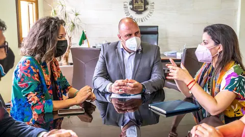 img/a/AVvXsEimH3IRlRdBCBIqEswEpfQiNWcxJ_dad9MYa6e4elXmM_S4FPG4_LY8kM8dupLRjbtqTWBvdQk25plpYku37lVaoS9dPf5ARLVYCwlzMWT6ZvEDt4vArIVZ-x1re73BajORESDiI9ibFPIHydqdQChW0HWYT9GHvVj9w6sjY0MyZ_-5uAOF22CmkT8LbQ=w640-h426