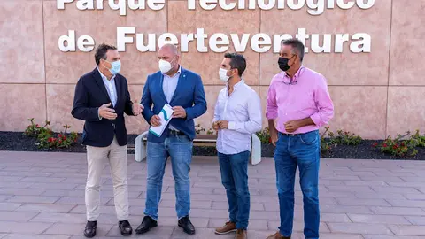 img/a/AVvXsEiH6C9kXN-JGvaZNyd6IbS5CKCKnB3vMiddNjR_lpxMp8XBN6iT4uXKL02ocGhHLUGEyRRW_mqgzlyePqOTl0PggzZkcS5K7xpYrojxf7b0AdQArHzv49sqHyn5Ft6z3u2Q2If1tklM_NXm8d3NNpFSk9wEREayXQujpfVt9ekpu8qKio7lmyZbwXnlcQ=w640-h426