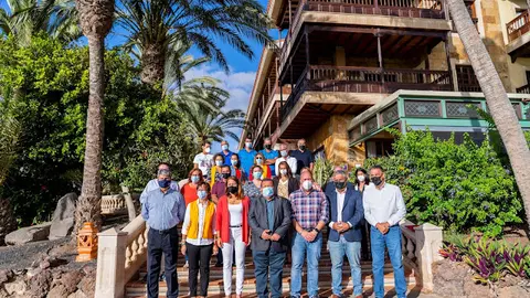 img/a/AVvXsEgbWNTa0bYuGC6qqfXr5yturyih7khKFjJIOR7ss9rR_77FaCe65_ejGGimZPXhKzN1S9uFvDwtwGR7x1YacknbNl8BMd9JMWiciD7XQ3aNlkpt1KocS06CI3ZU2-DJbN-1k1OIzCHlYhrHYmO4S4Qgc8h_4UJ5a4ReyFhQXmbMY5uCaR5DRknctRM7vQ=w640-h426