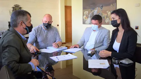 img/a/AVvXsEj4GsEIvcsU2nsepKvf4Vzp-sdXYZKh-jYd0E-Xybe-OQjjb99YxqmEp1cvgnZKiKGzTHHStrNJk18qx7Isx15cMJ8peXAzpMGqd32uN1zcNYzKIHJzASn-NRQnlDf3ovk2Faaz4NpI8phf4GzJl0TV9tlyKL-cvfx5sALjCfl_7KGD8Af-rPwPkO4WPA=w640-h426