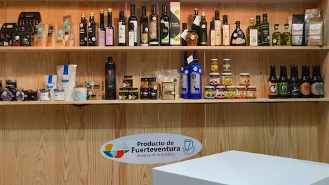 img/a/AVvXsEiDmYLHj_6_2VaFAY-9a2FDxm5KjEXm7IbVGpWIsFJcM0zsQ3t2vbgukp29ayKphK9l2U00c5uMf7lpB2R_be9MIbBTjVWn564qdgUhxemfdKqN9ySLQUch_nPV_ygCWfrA0AY2kFHwqtTwZ4lLpQ93c2dW2k656GpnoN21NjiyKH-OYRlJ3UxlM54wjQ=w640-h374