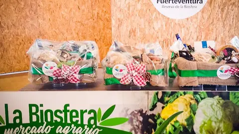 img/a/AVvXsEhaLOwOGlaqbWnInHHj0hgdSGwDvb-6vt1YTQUaPIZv66hXZtBUrfnIsS3UnKTx6hBI5u98yKs2P7KbANo5KfxAGQVuQqg4AQwDrnFnj66QCmJ4Im-doGMN2zi8AAqH8Y53rLscw6RmbvqGGnbQ7IyRaGJXVEzxi5R6l_sTEbGVrtWi_CYvQKy8J3e6Tg=w640-h558