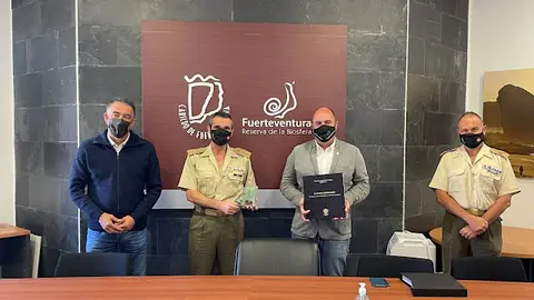 img/a/AVvXsEi87J9yUAkHHGElPN7VSQF3zNR5tq0YpeTRfhGKNxSG5gZ1YL_Oto1tYGdca0omZgjvfoZptS1EcMHlrJu-QKaUDaMt0azIu28viHs6ij5BvdaSMlwpxnnYuwRxkThk7RUJZmh5O54jbQV4xU-UzreCx49ShJVwyxJgPFP39oW1R9QNTyYrbR6u3zgx4g=w640-h476