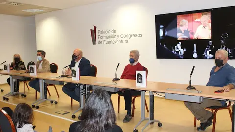 img/a/AVvXsEgTeF5hpu5u4Up1TRrZF0cysGkga24mfod_tSrI1866_PcSgiDztHHOxBBk08GAT-hAtSw89wl6IAuyPtnkJpWYsN3jVjzrfiNKF0fBeOWeeNyx-4-7ettP1PvnJBm2nyEHyleX18VikwEl-k4ReaTrFW-YtGkUoqJHRLvIh_hgGwQ5kk_Cisk-JTOa5w=w640-h426